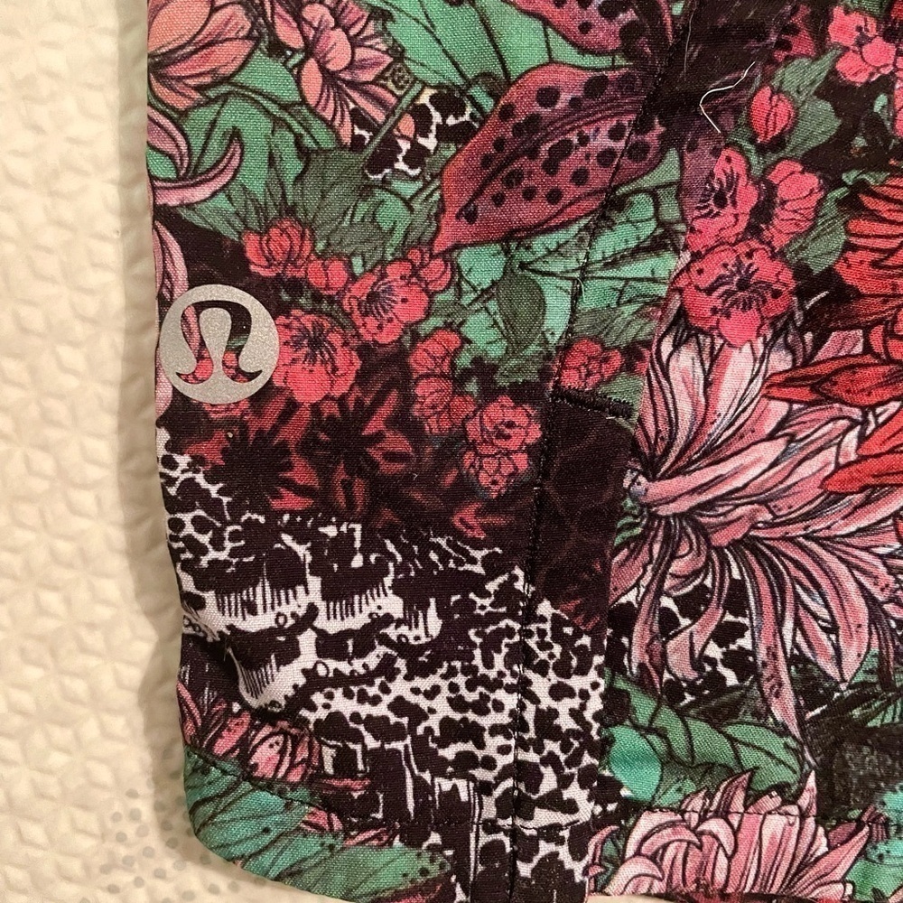 Lululemon Run Times 4" Shorts Zen Garden Size 4 - Picture 11 of 13